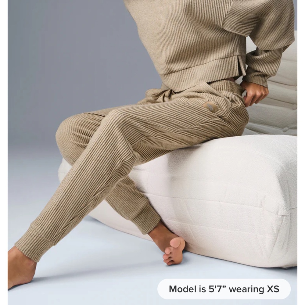 Alo Yoga Set Women's Ribbed Knit Top and Pants in Tan